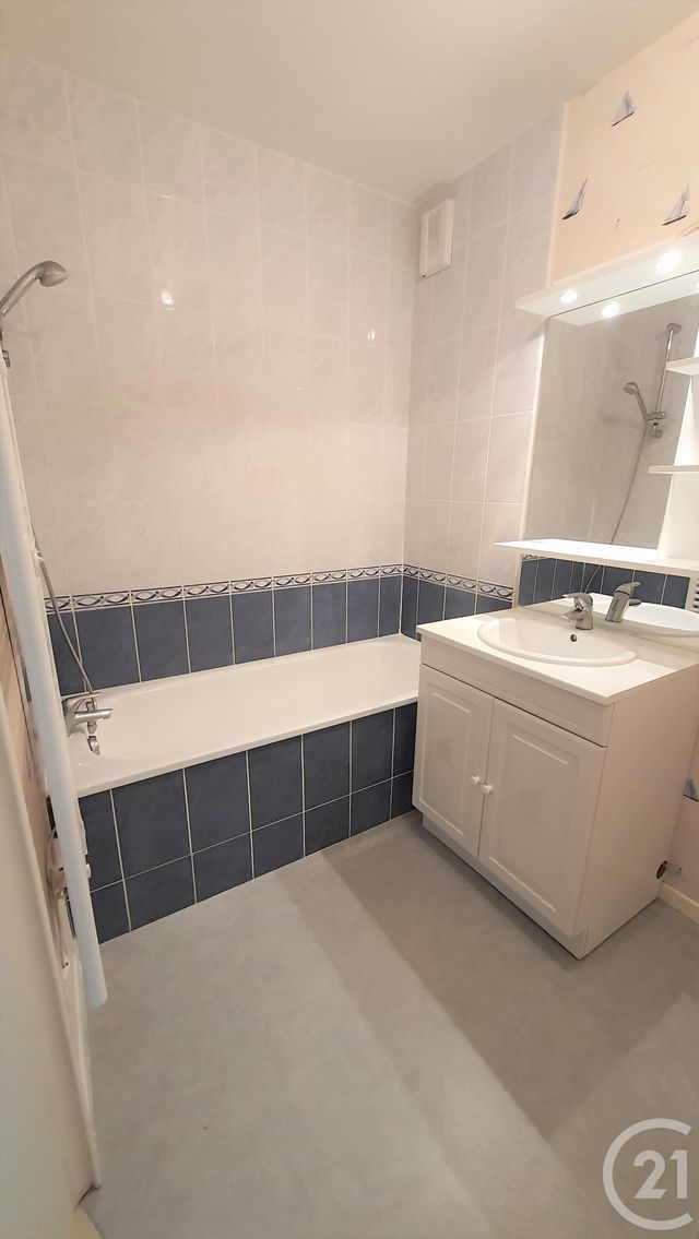 Afficher la photo en grand Appartement T3 à vendre - 3 pièces - 68.68 m2 - ST MEEN LE GRAND - 35 - BRETAGNE - Century 21 Dréano Immobilier